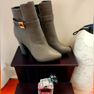 STYLISH KINGSTRUT ANKLE BOOTS